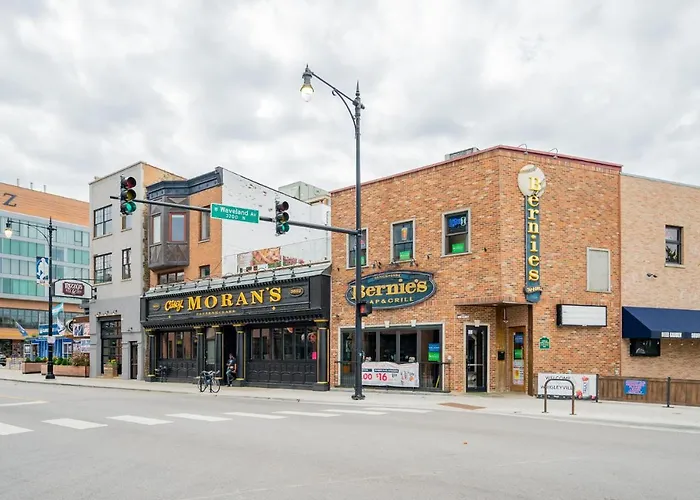 Cool 2br Close To Fun - Grace 2 *